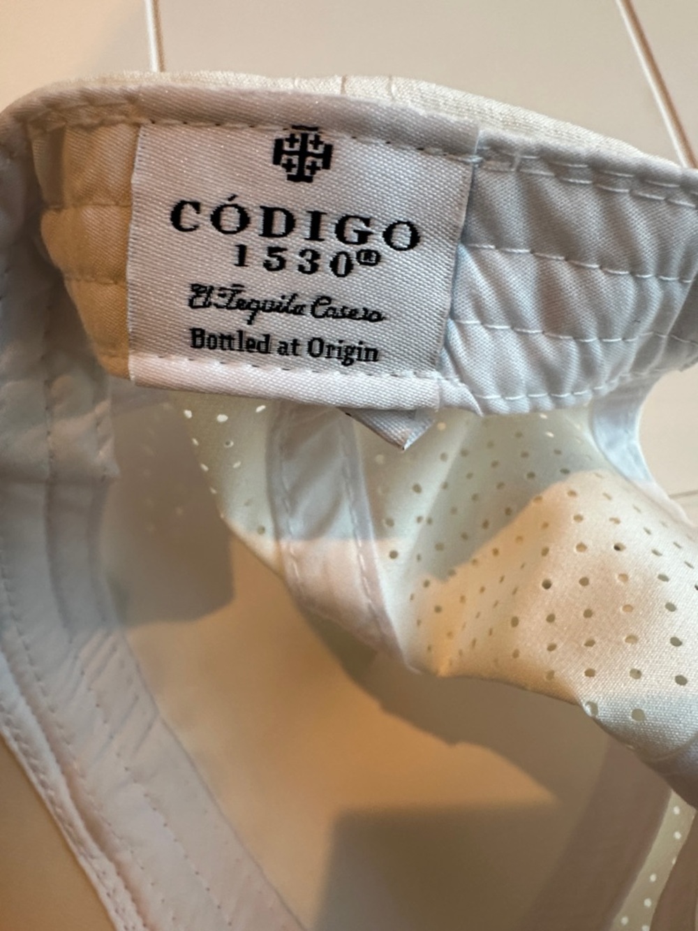 Código 1530 White Logo Baseball Cap - Picture 3 of 3